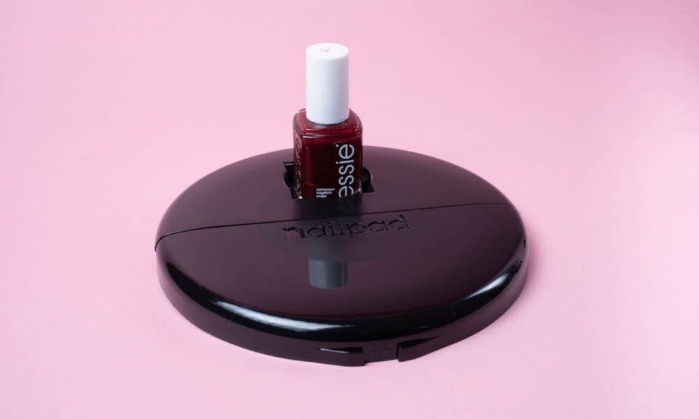 Black Nailpad to paint nails at home to avoid polish spills with a steady surface